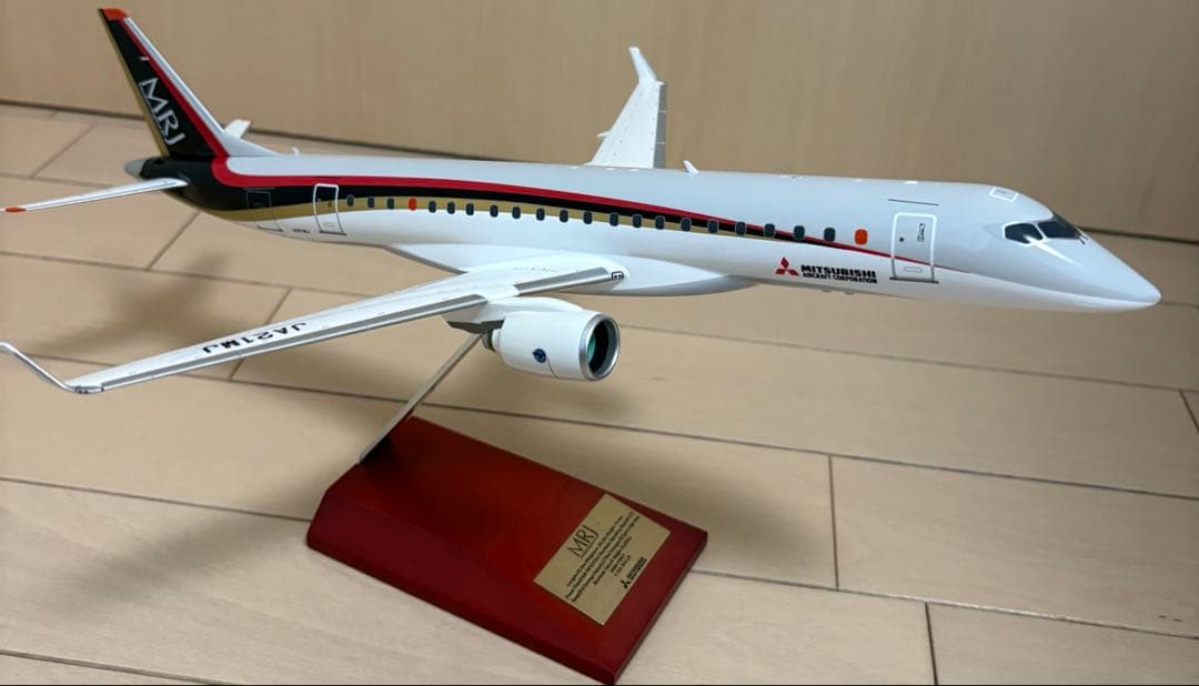 三菱航空機 MRJ90 JA21MJ 1:100 模型