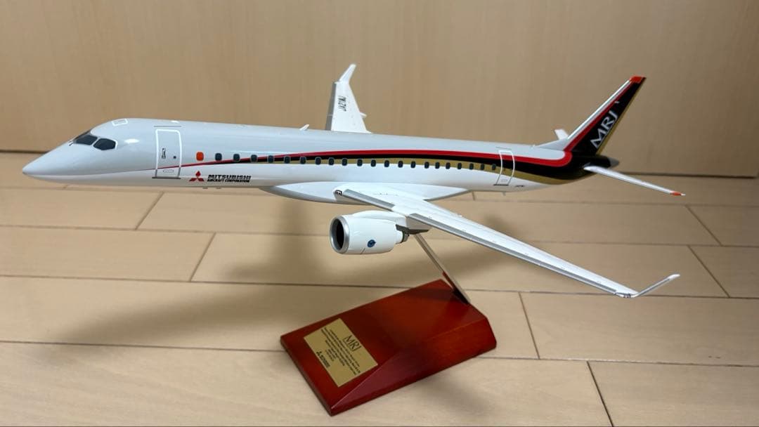 三菱航空機 MRJ90 JA21MJ 1:100 模型