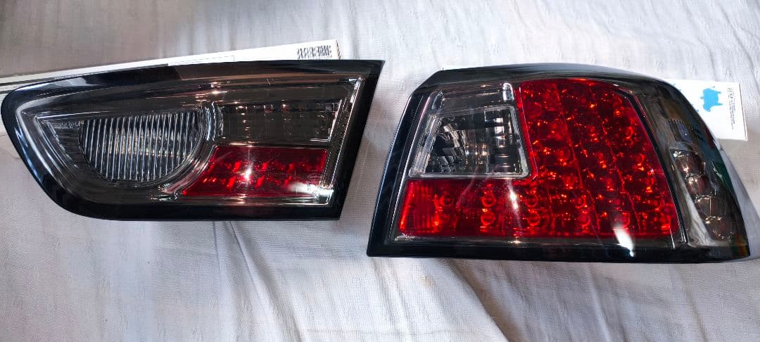 ランサーエボリューションX LEDテールライト 赤 スモークレンズ