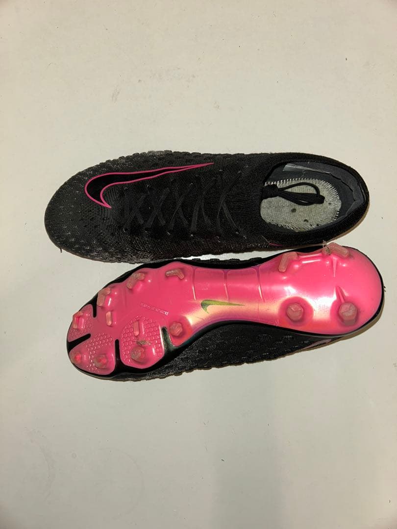 ナイキ　ウルトラヴェノムFG