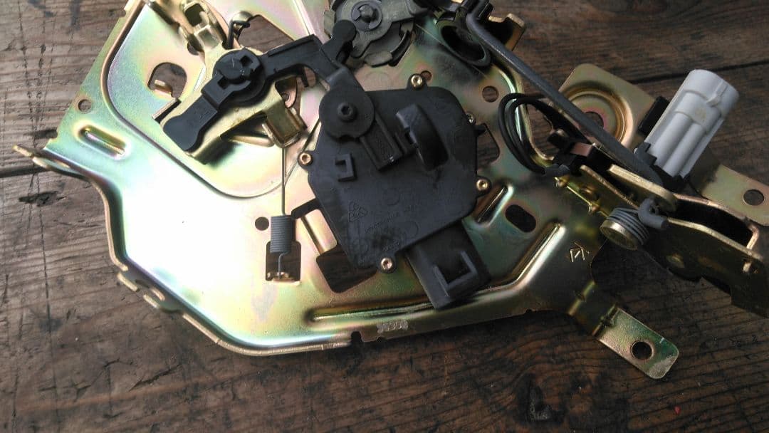 エスカレード　03 バルブ　アクチュエーター　6.0L