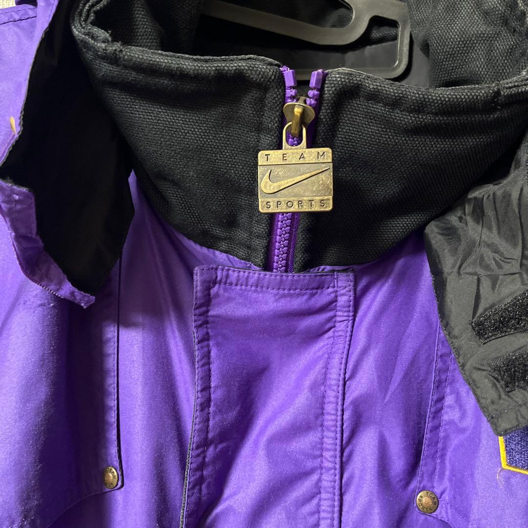NIKE ハスキーズ(HUSKIES)フード付きジャケット 紫