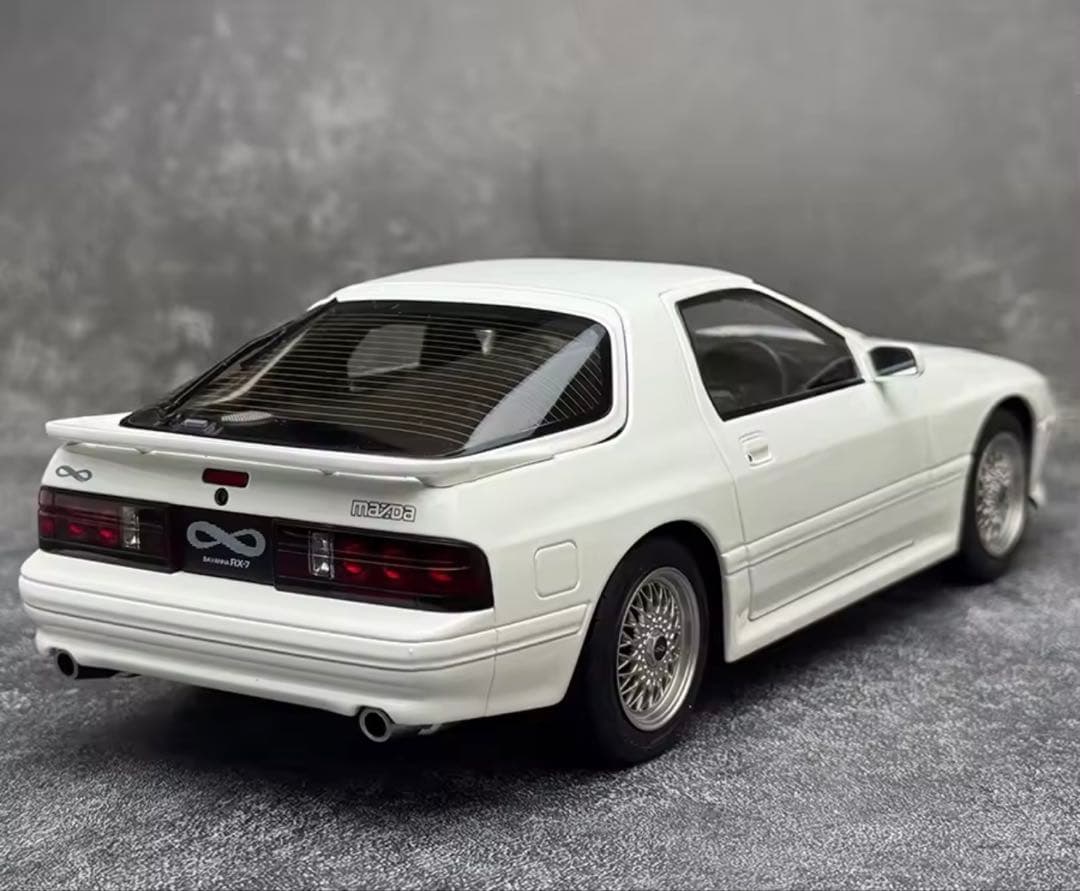 Mazda Savanna RX-7 FC3S 1/18スケールモデル