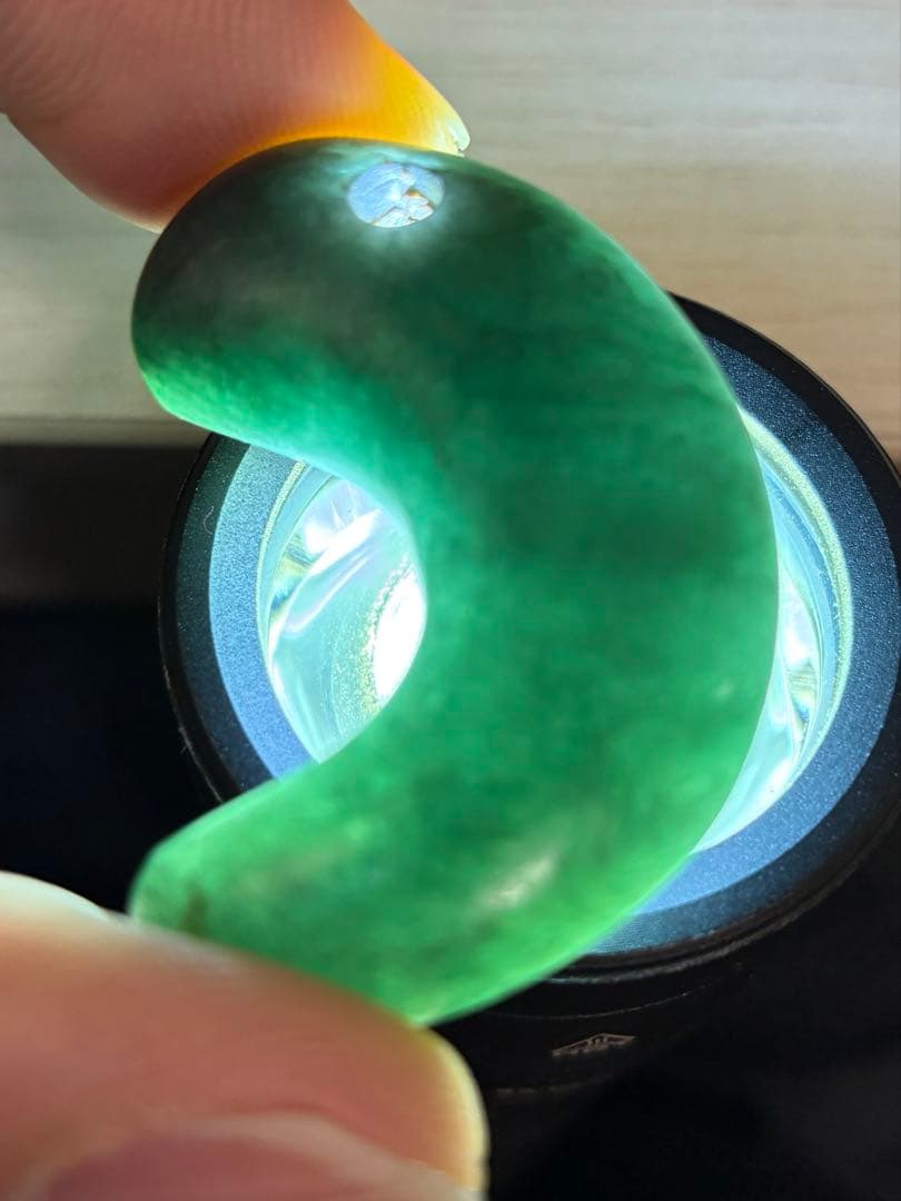 勾玉　翡翠　ヒスイ　縄文弥生期　出土品　宝石