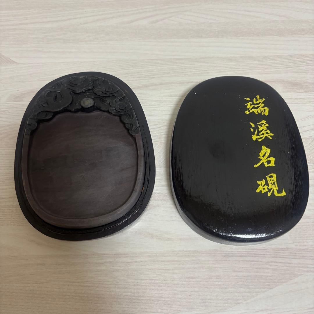 黒色の楕円形硯箱 金色の文字付き