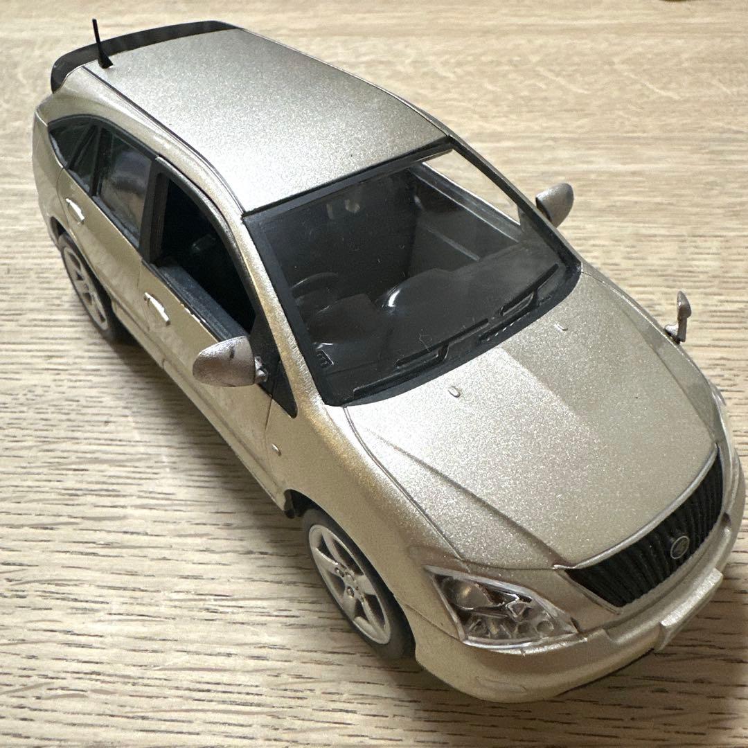 2代目 ハリアー ミニカー　HARRIER ベージュメタリック　カラーサンプル