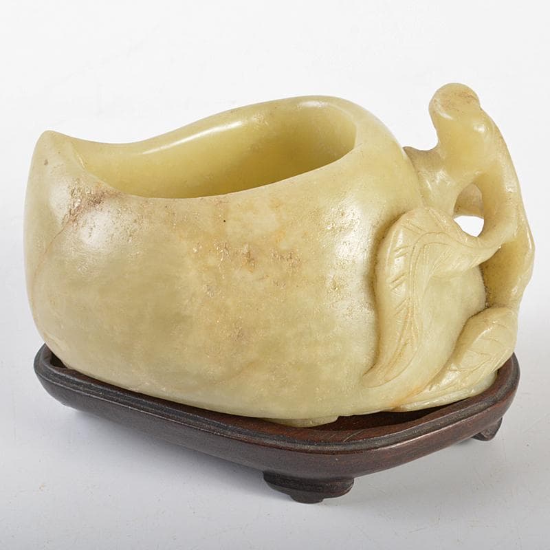 中国　玉石白玉彫刻　桃形　水孟　筆洗　唐木台・時代箱付　V　R7093