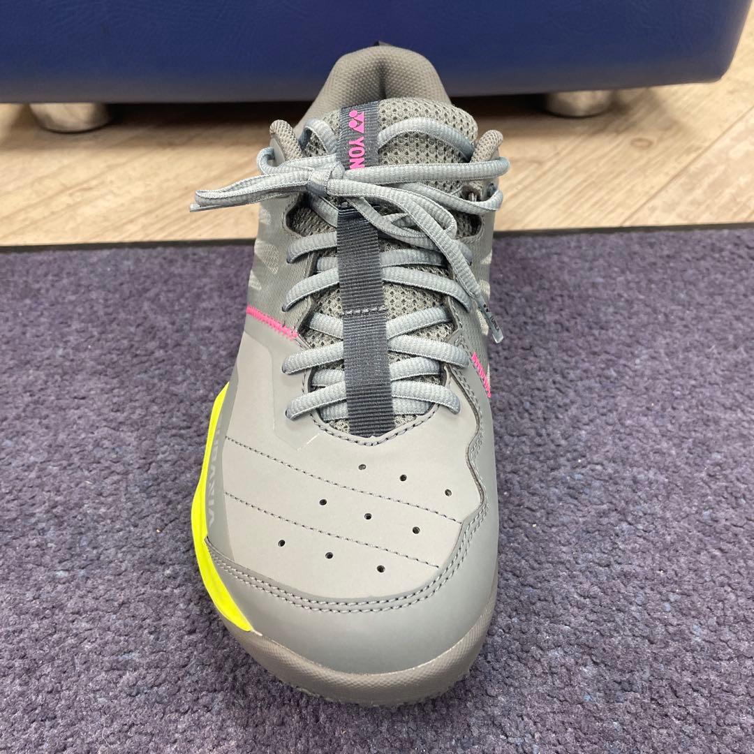 1回のみ使用 ヨネックス サブアクシアGTワイド 25.5バドミントンシューズ