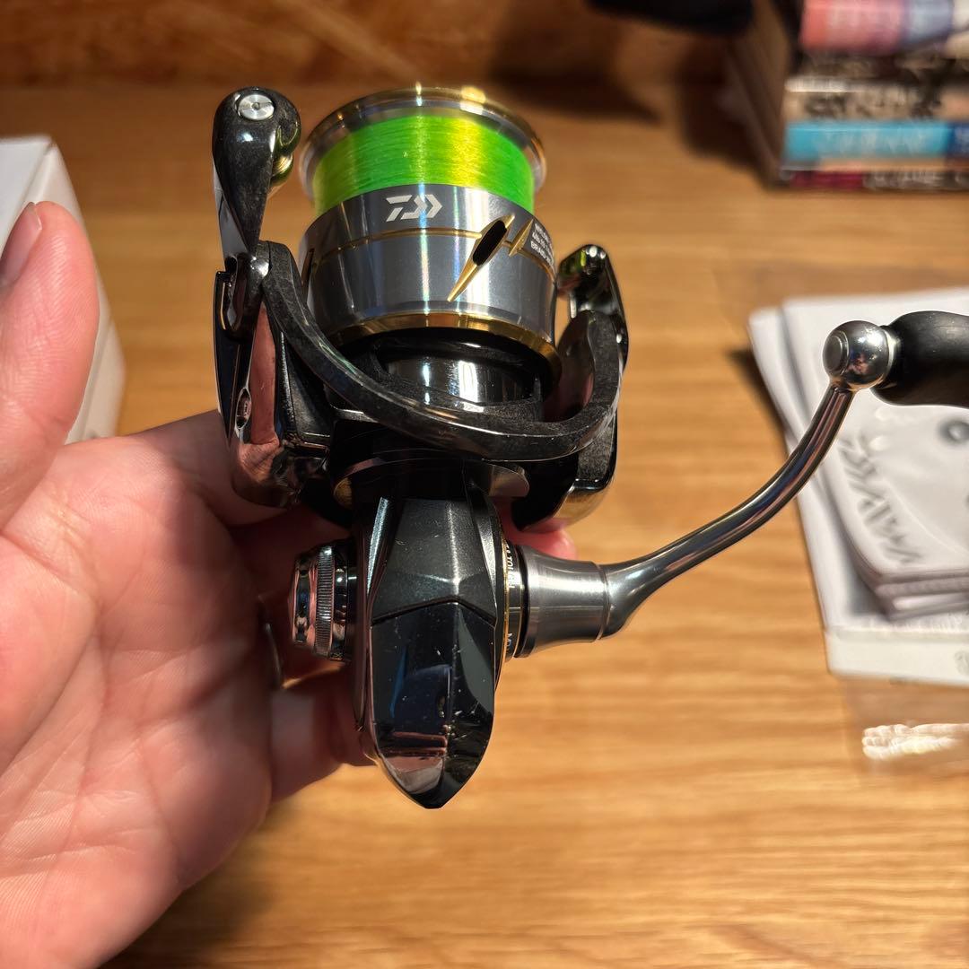 値下げ！DAIWA 20LUVIAS FC LT2000S スピニングリール