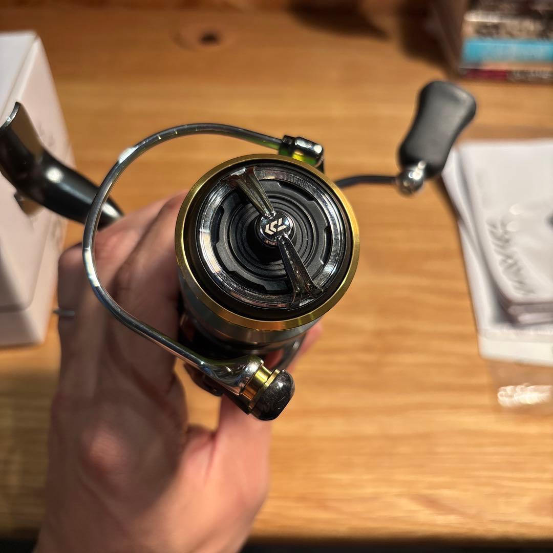 値下げ！DAIWA 20LUVIAS FC LT2000S スピニングリール