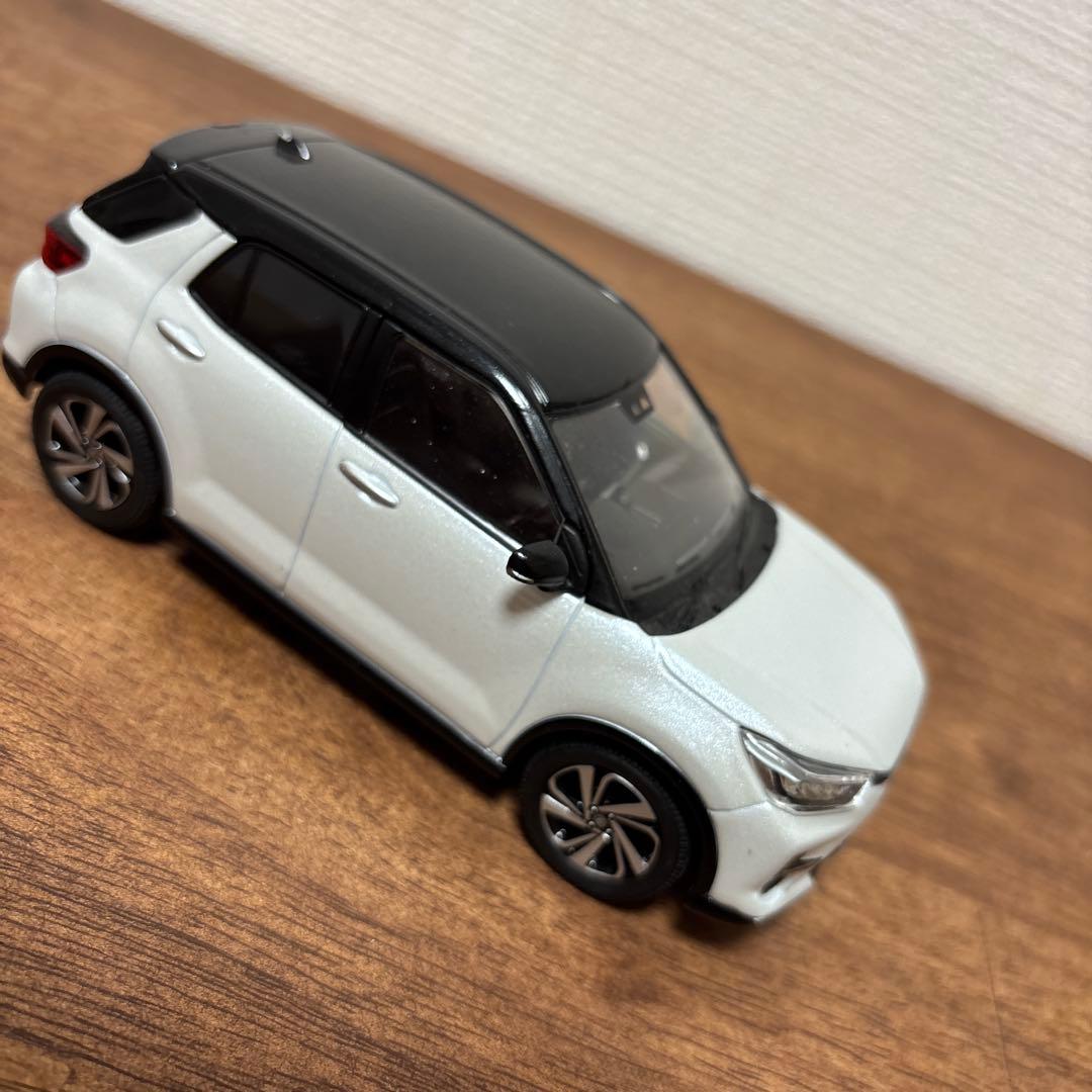 【ディーラー非売品】トヨタ ライズ カラーサンプル 1/30ホワイトツートン