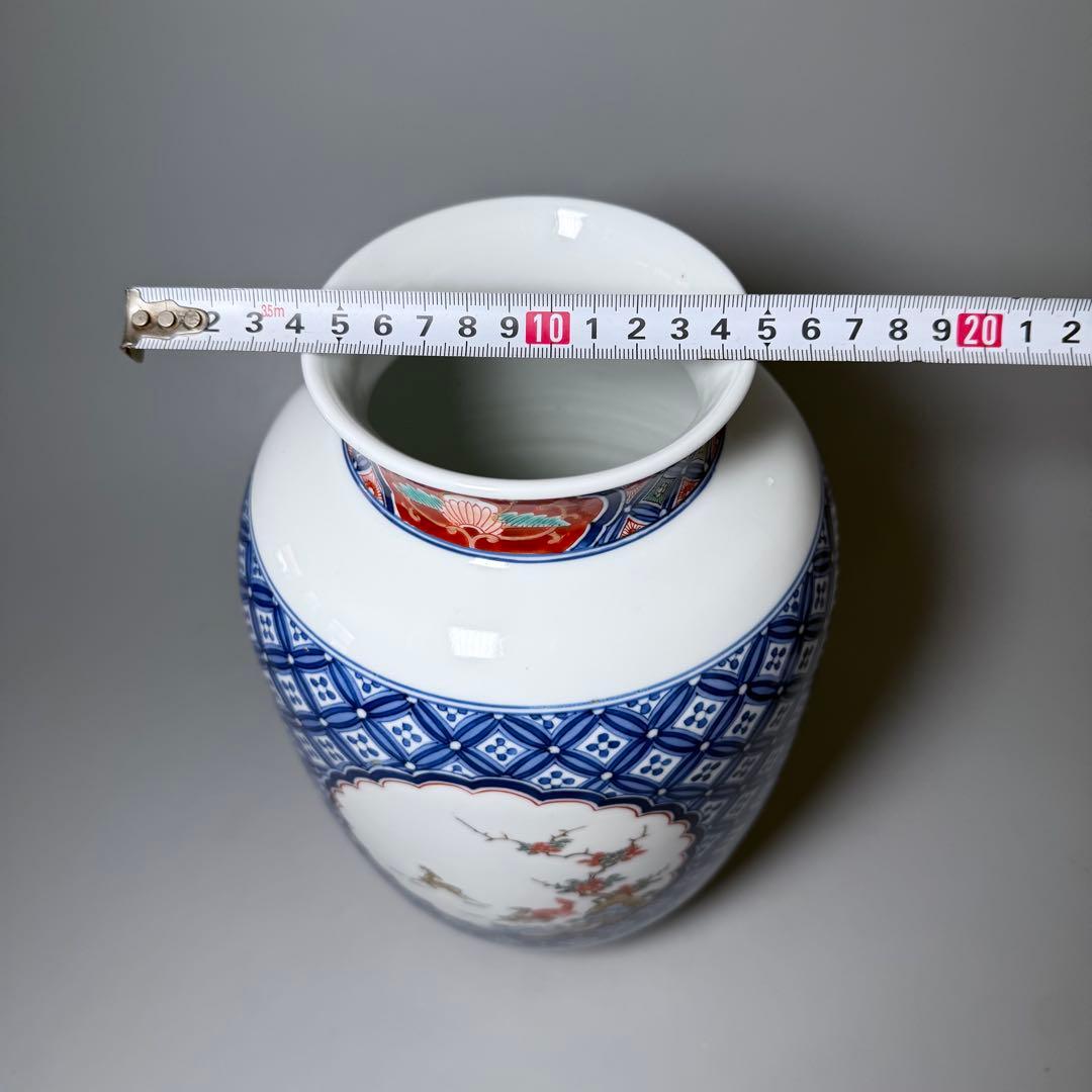 十二代　酒井田柿右衛門　錦　鹿紅葉七宝尽文花瓶　高さ25cm　国重要無形文化財