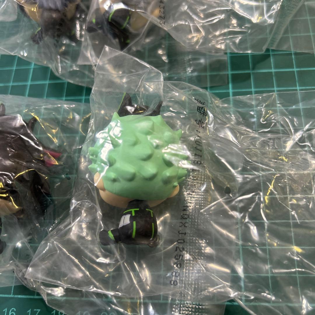 ツイステ 一番くじ 寮服 デフォルメフィギュア ディアソムニア寮セット