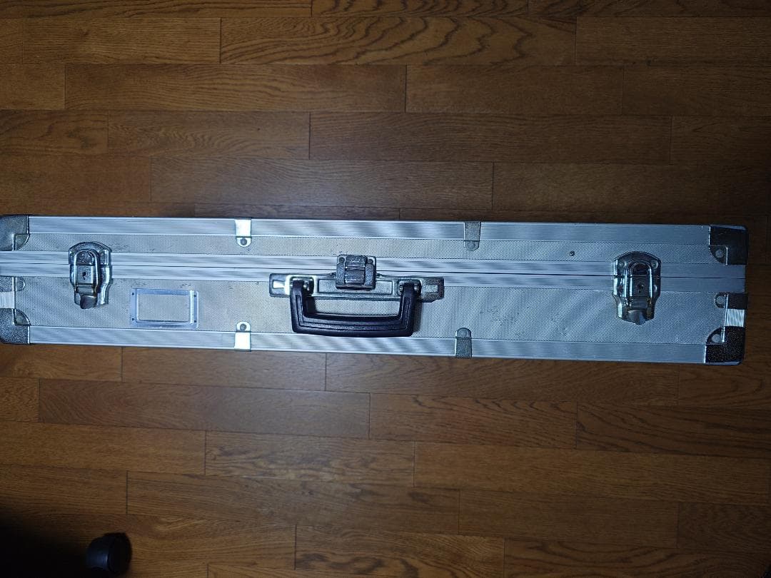 尺八ケース　アルミ製ハードケースです。