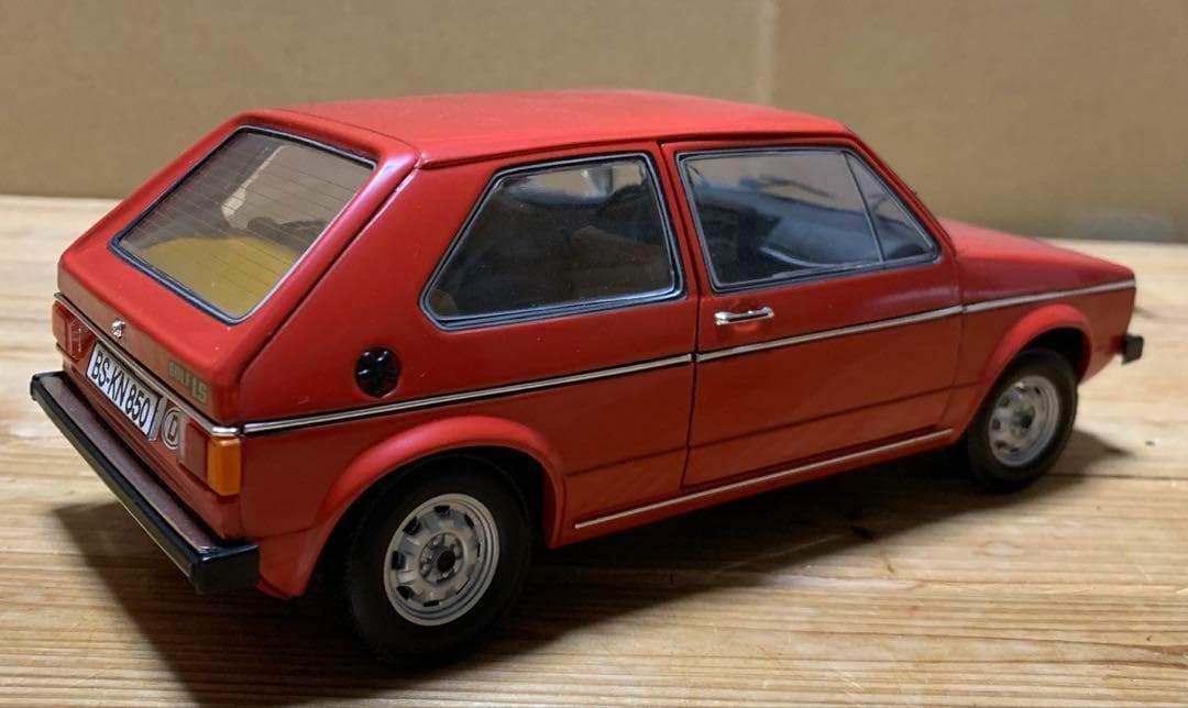 ミニカー　1/18　VW　フォルクスワーゲン　ゴルフⅠ　LS 　レッド