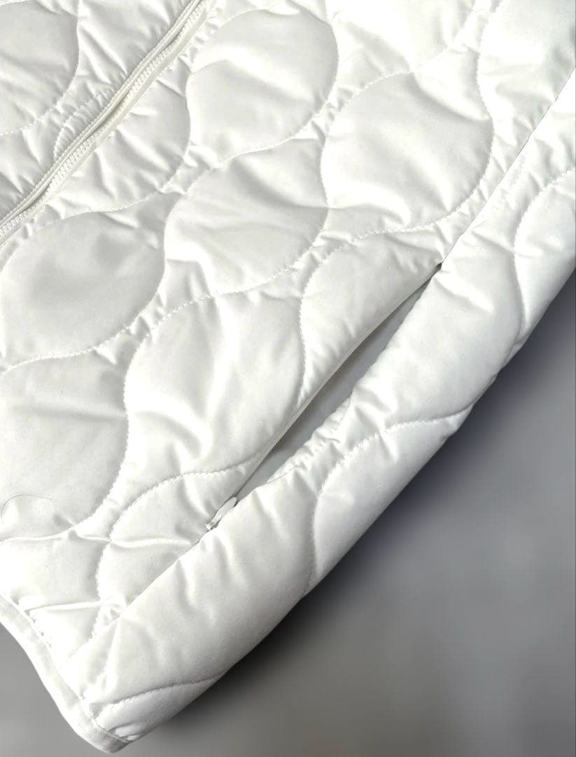 新品未使用【デヴァローゴルフ】中綿ダウンキルティング フルジップベスト（白）