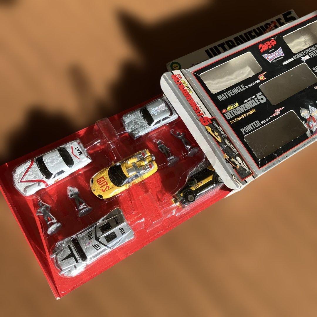 バンダイ　ULTRAVEHICLE5 ウルトラビークル5 ミニウルトラマン4体付