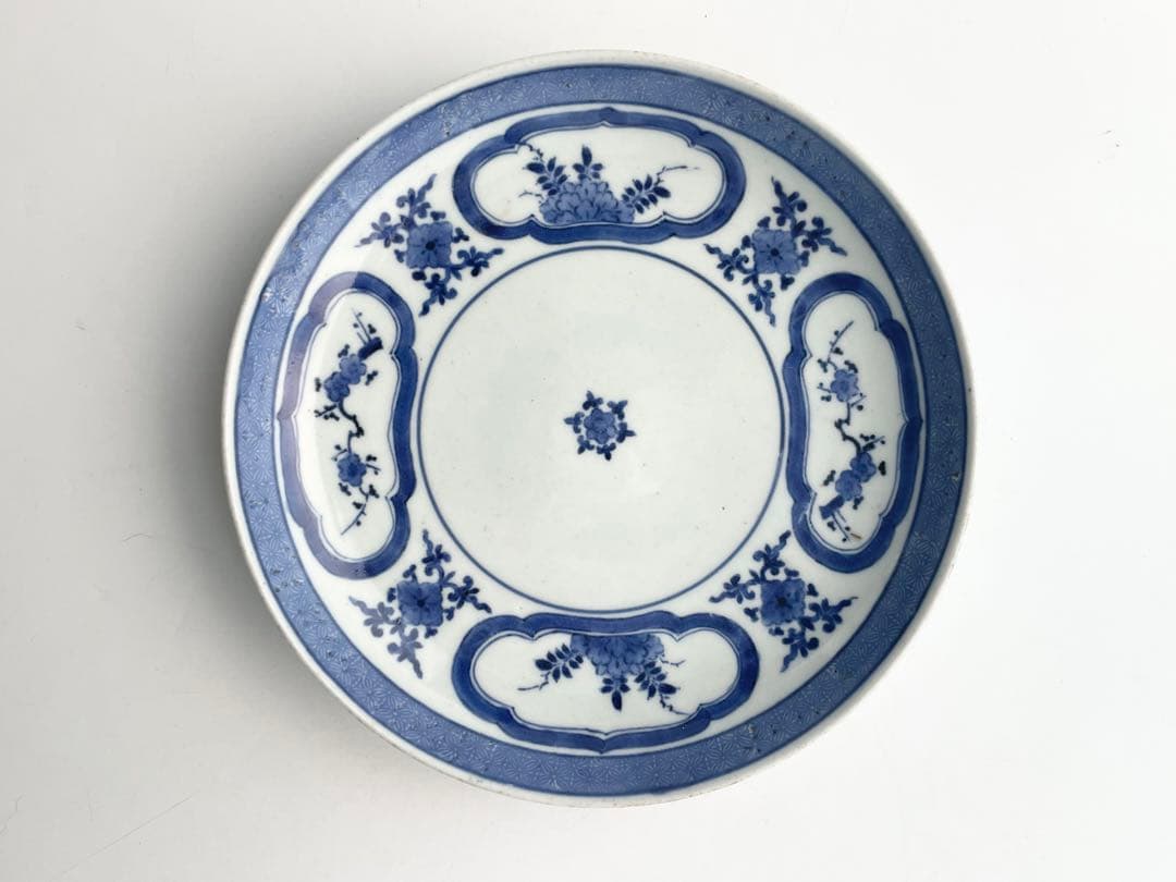 骨董　アンティーク　古伊万里　染付　花文様　七寸皿　窓絵　六弁花　丸皿