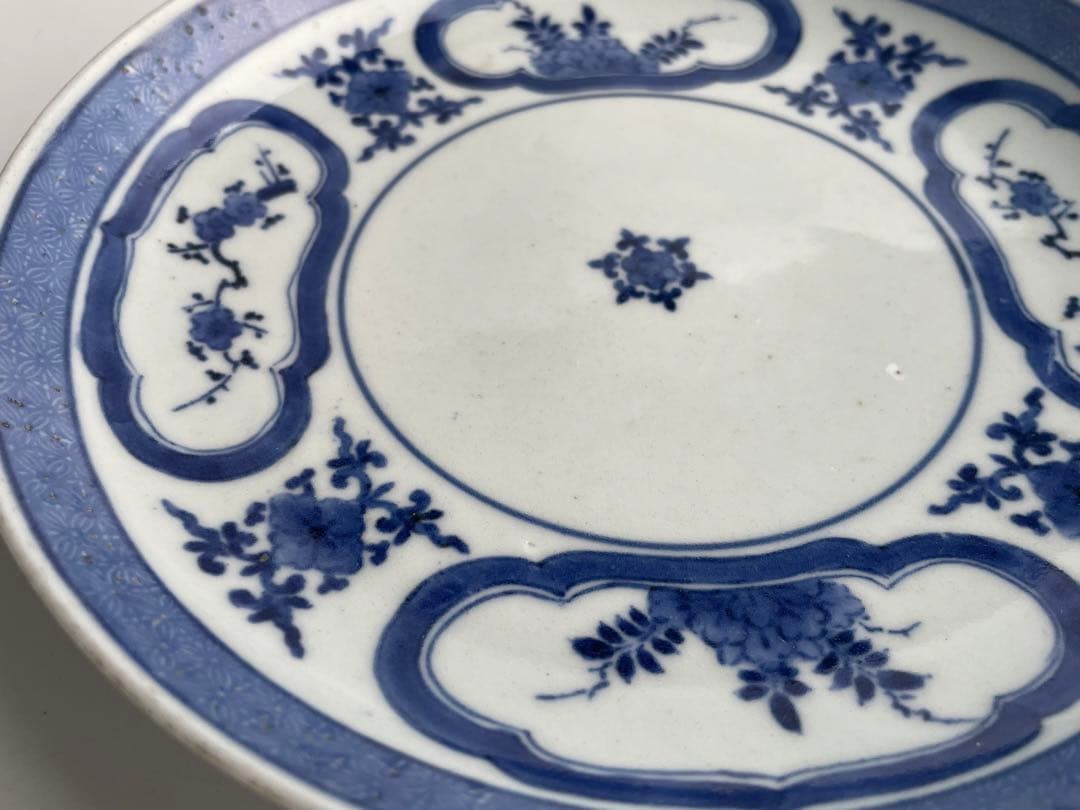 骨董　アンティーク　古伊万里　染付　花文様　七寸皿　窓絵　六弁花　丸皿