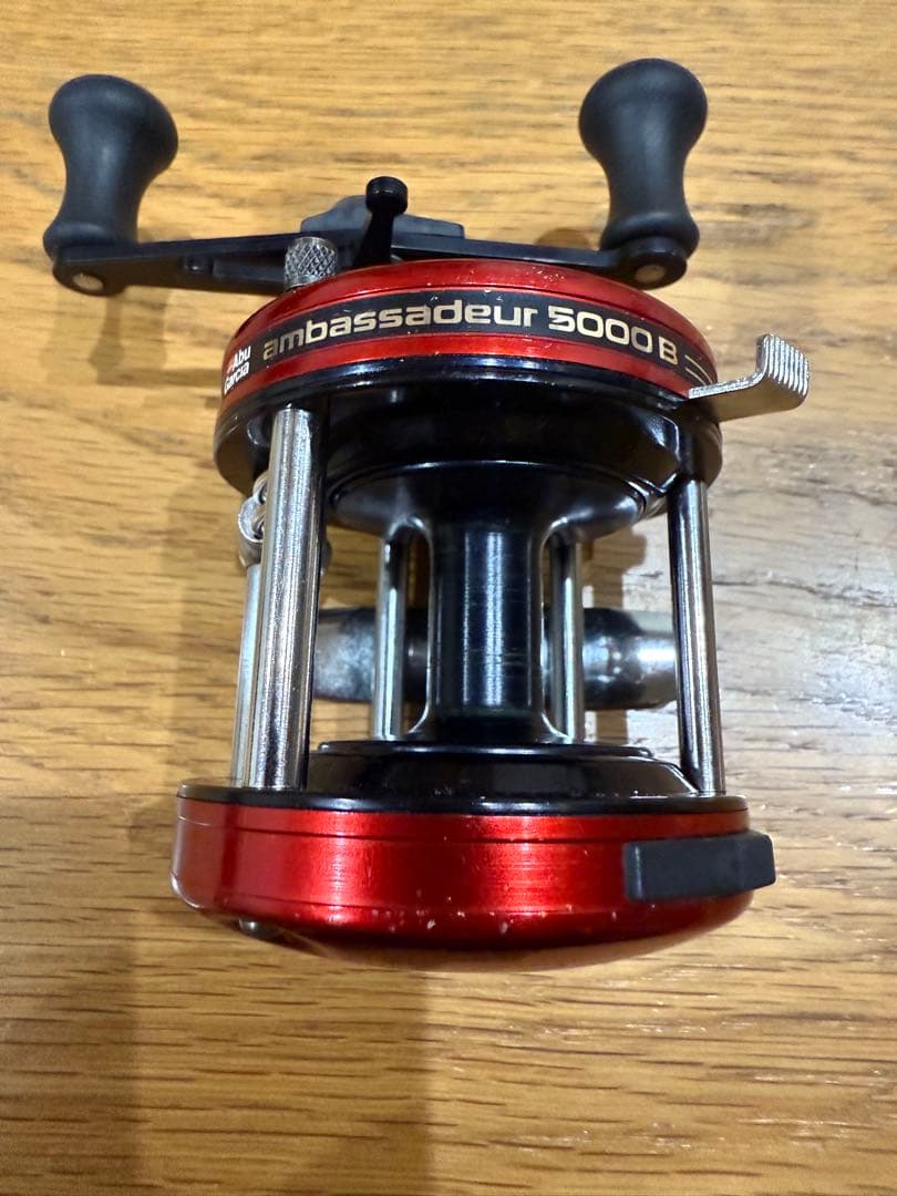 アブガルシア Ambassadeur 5000B ベイトリール（レッド）
