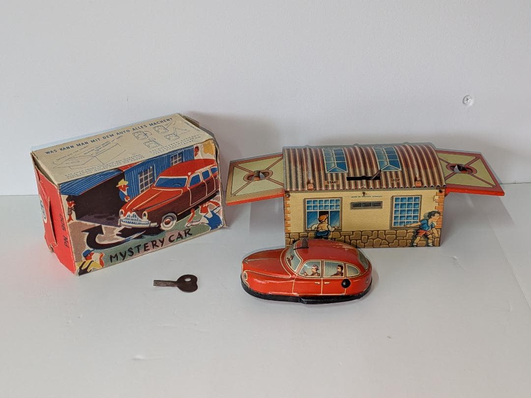 値下げ！ブリキのおもちゃ ミステリーカー 赤色 箱付き　レア物