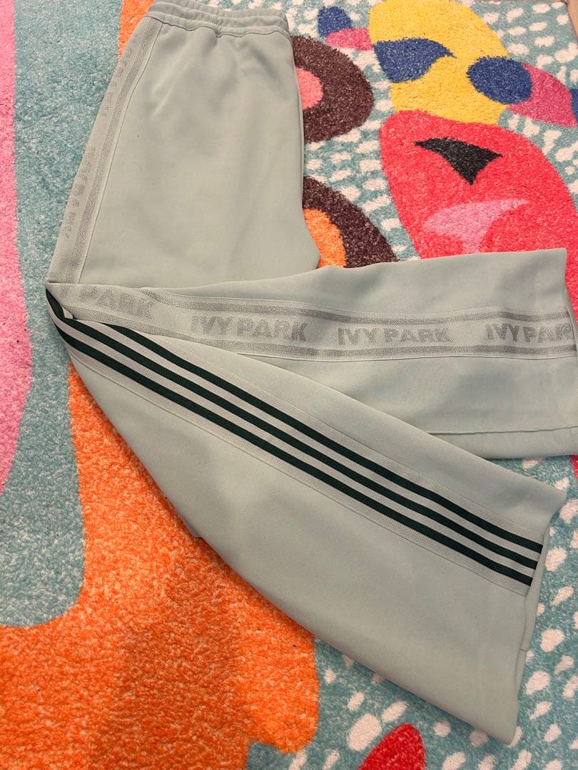 IVY PARK ライトグレー ジャージパンツ　adidas