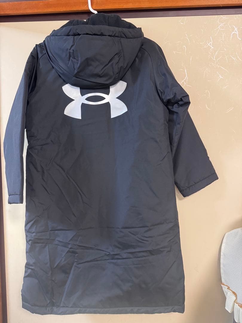 新品•未使用品Under Armour 男ベンチコート 130cm