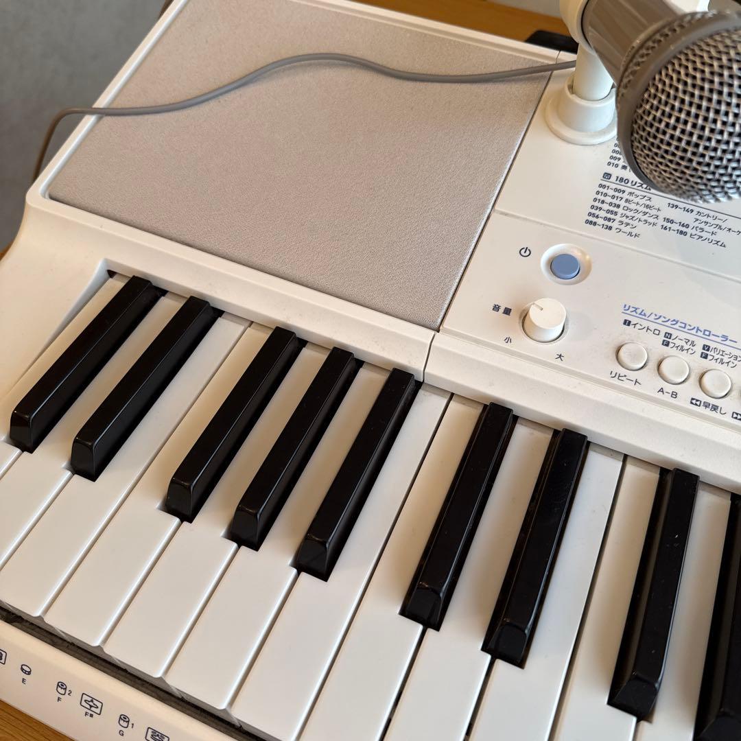 CASIO 電子ピアノ　LK-515 ヒカリナビゲーション　卓置き