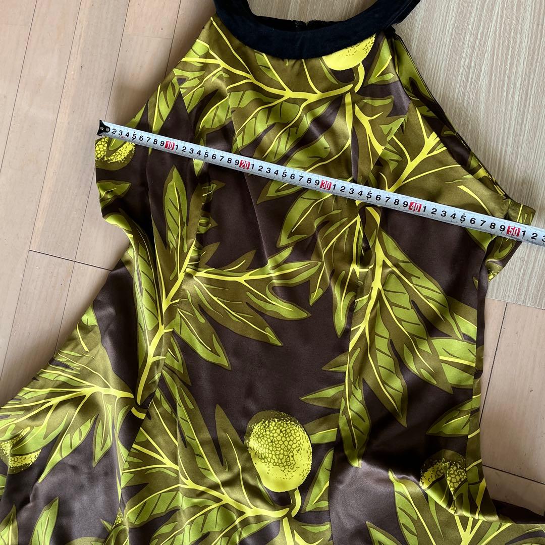 メネフネ フラダンスドレス ブラウンとイエローの葉柄