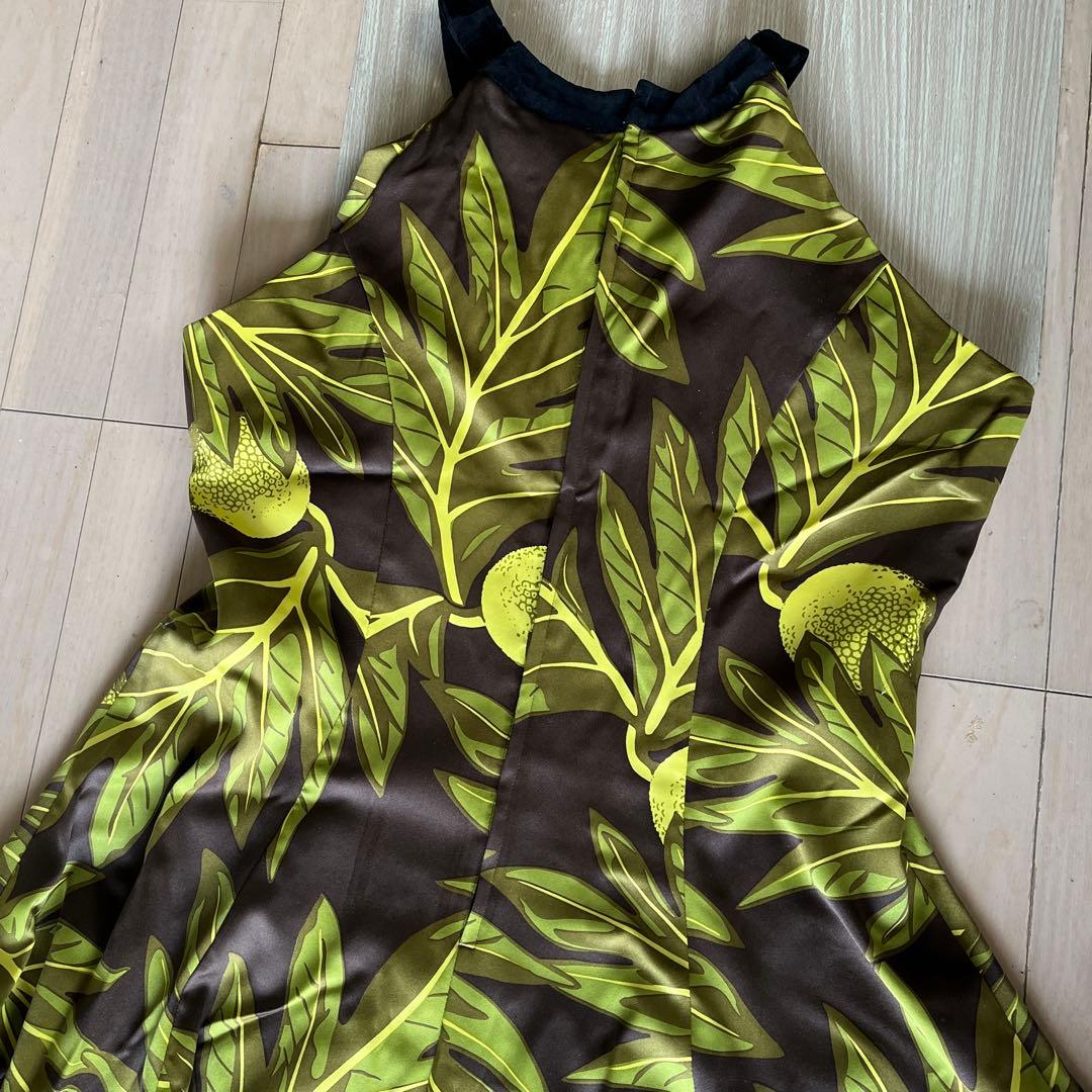 メネフネ フラダンスドレス ブラウンとイエローの葉柄