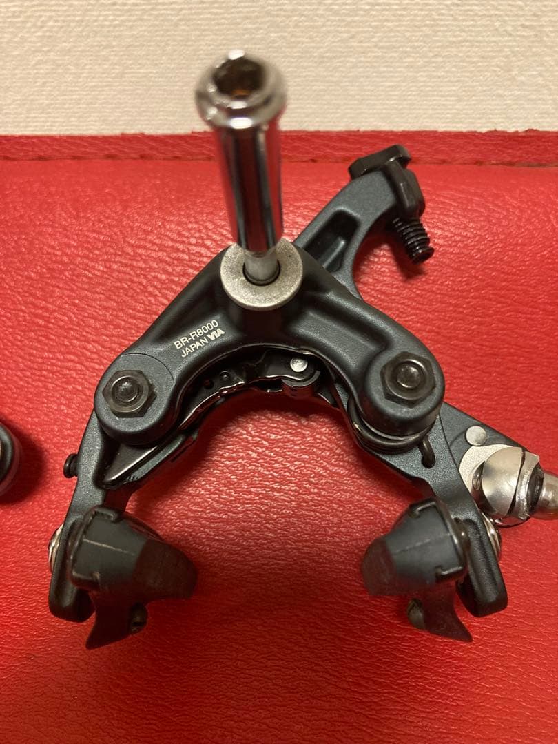 ULTEGRA R8000キャリパーブレーキ カーボンリム対応シュー付き