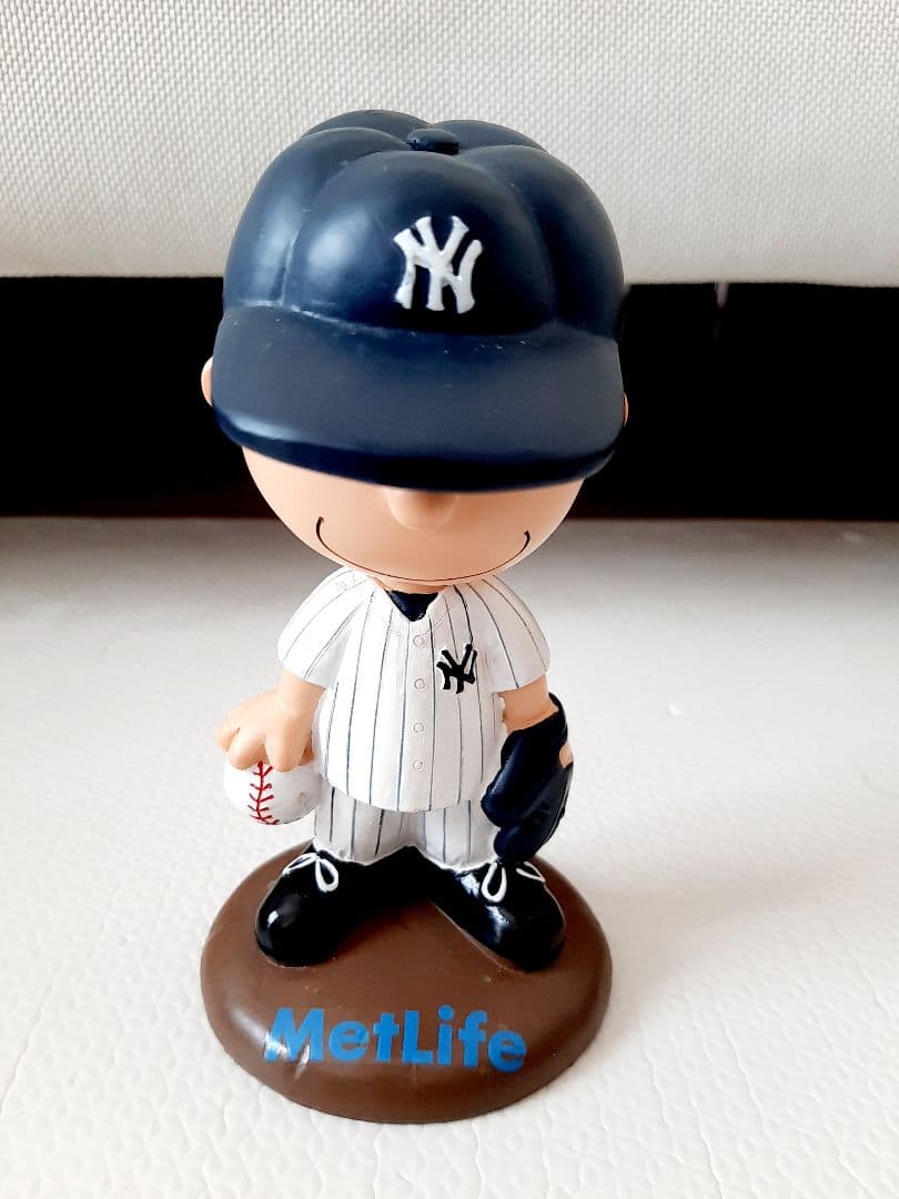チャーリーブラウン　ボブルヘッド　ヤンキース　フィギュア　2013