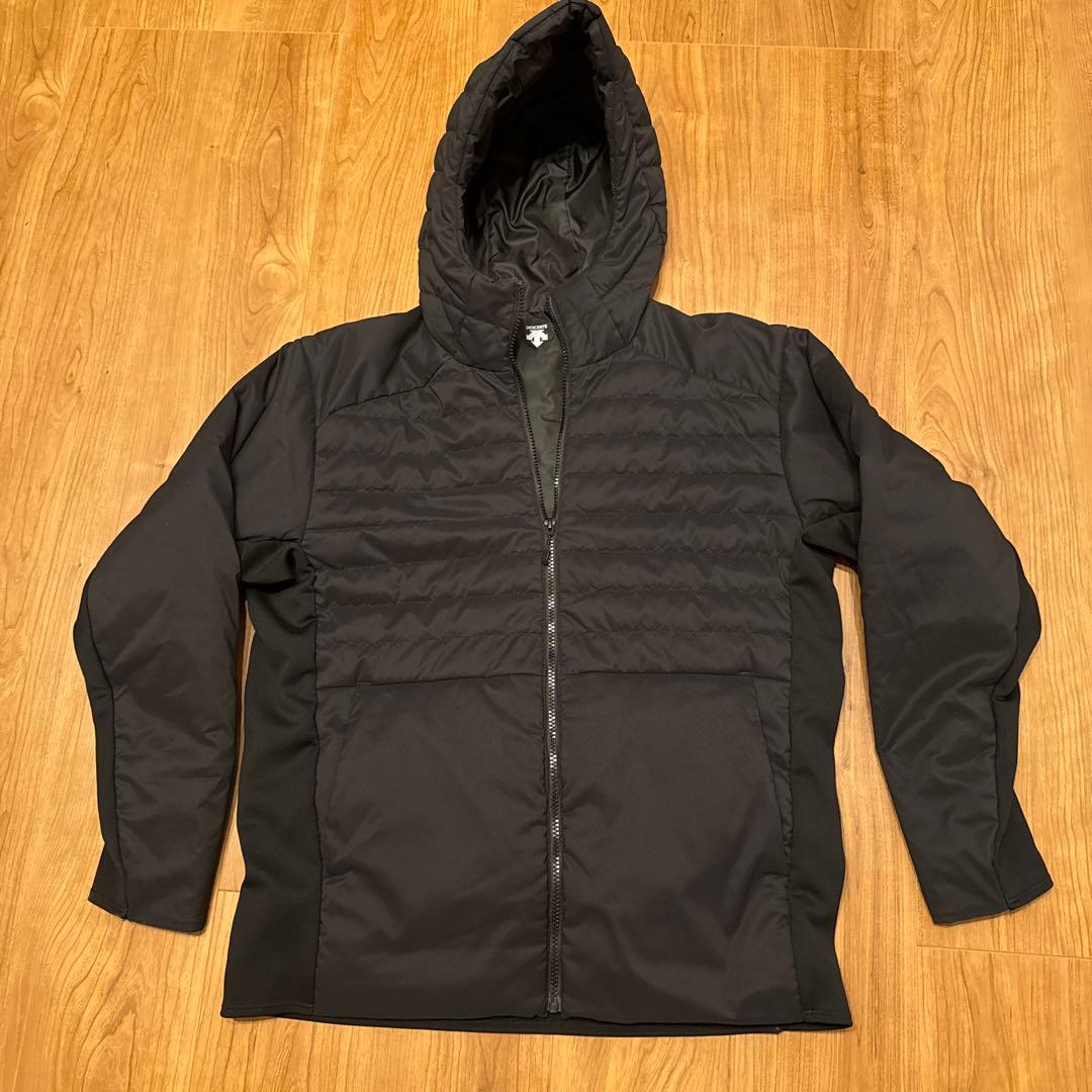 デサント　黒 フード付き ダウンジャケット