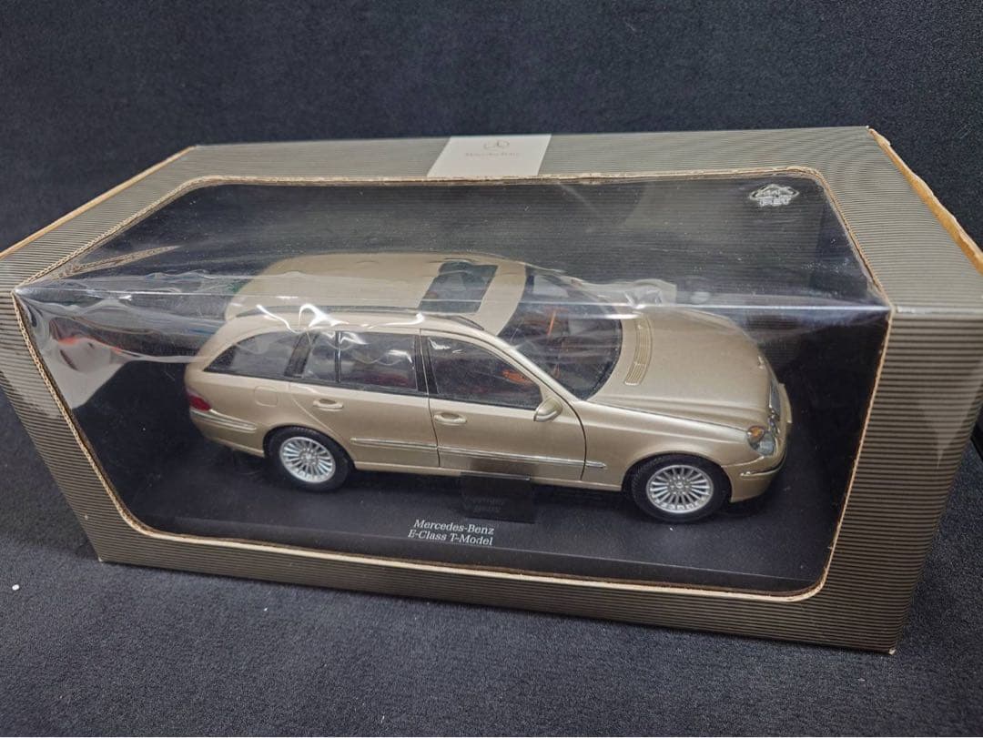 1/18ミニカー メルセデスベンツ E クラス ステーションワゴン