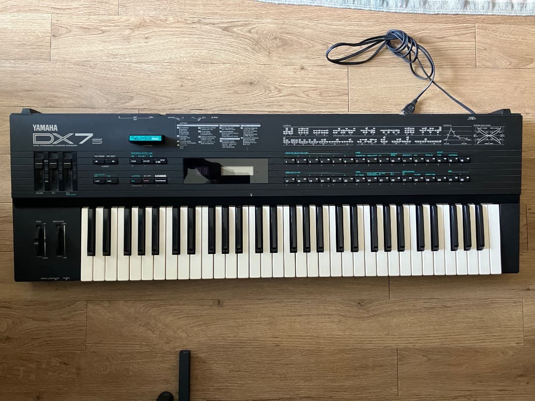 Yamaha DX7S シンセサイザー 本体とデータROM