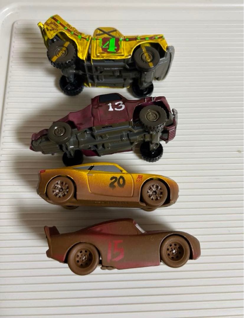 カーズ、ミニカー（大きいミニカー）（13番、4番）