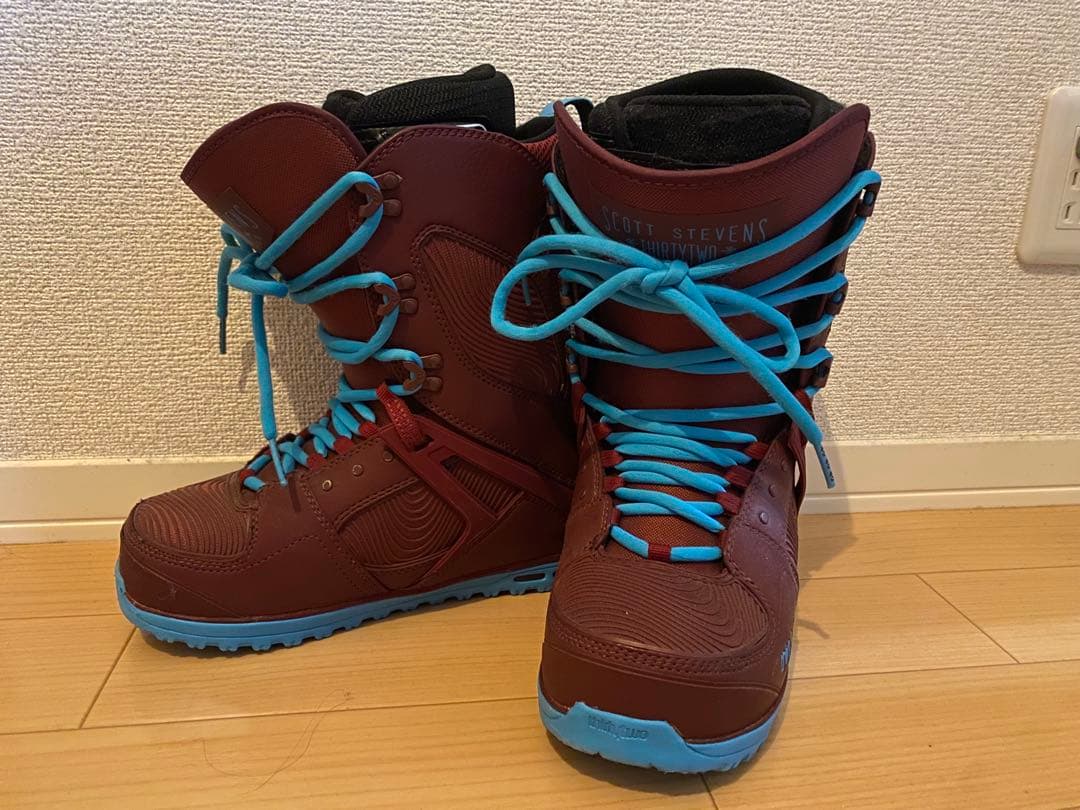 スノボ　ブーツ　thirty two 2014年限定モデル