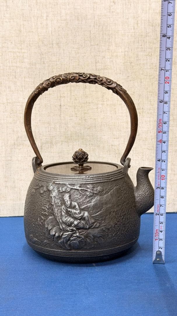 茶室の主役に！山水彫刻の鉄瓶｜和モダンインテリアにも映える逸品・幅15 高さ20