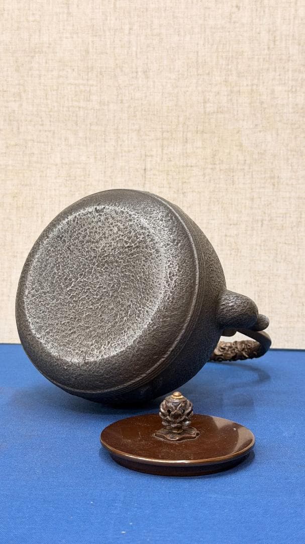 茶室の主役に！山水彫刻の鉄瓶｜和モダンインテリアにも映える逸品・幅15 高さ20