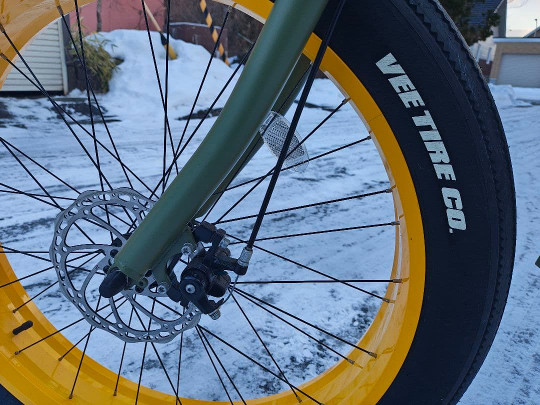ファットバイクBRONX ディスクブレーキ。LED充電式ライト付。