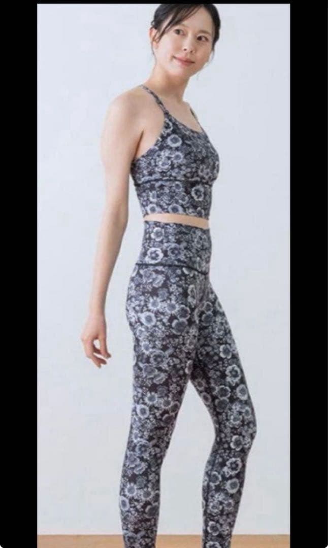 新品♡Lサイズ♡SUKALAエンブロイダリーブラトップ&レギンス　モノトーン