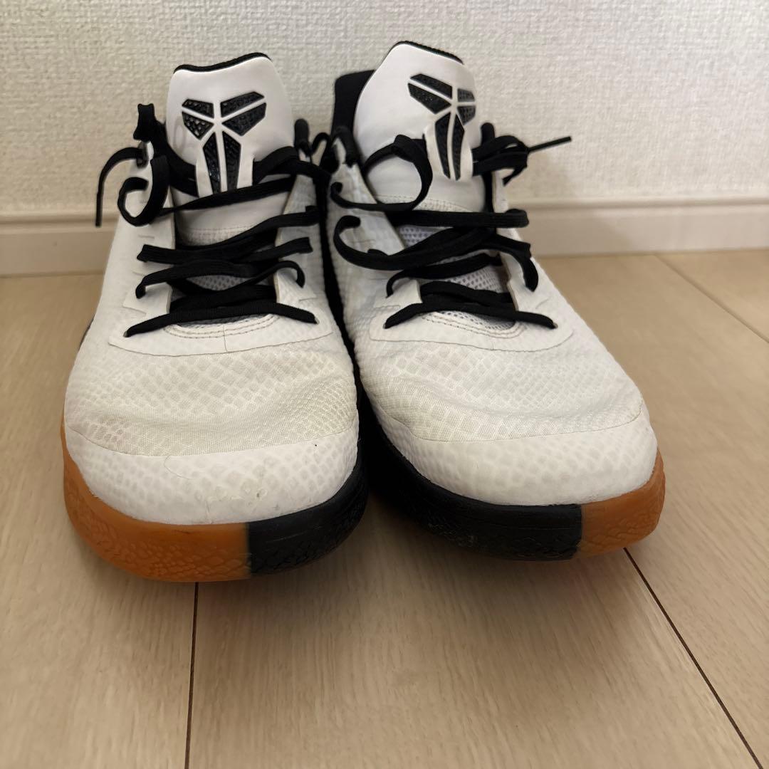 NIKE コービーマンバフォーカス バスケットボールシューズ ホワイト/ブラック