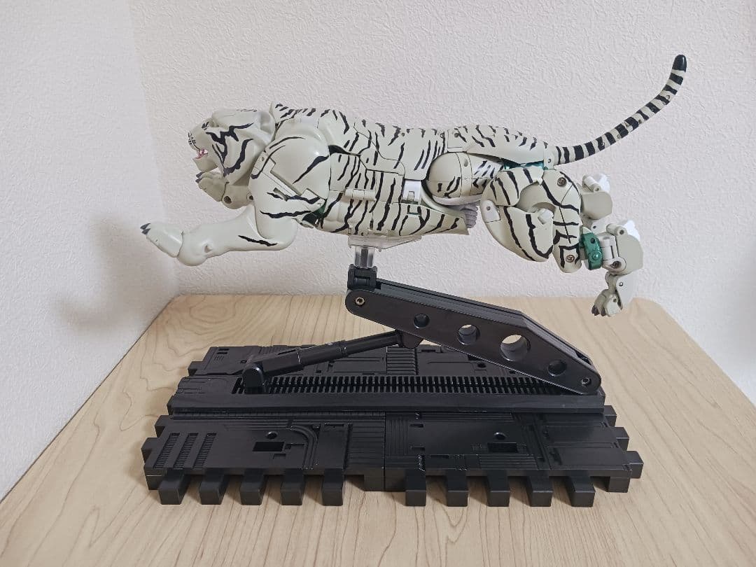 トランスフォーマー blackmamba ko mp-50 タイガトロン似 再版