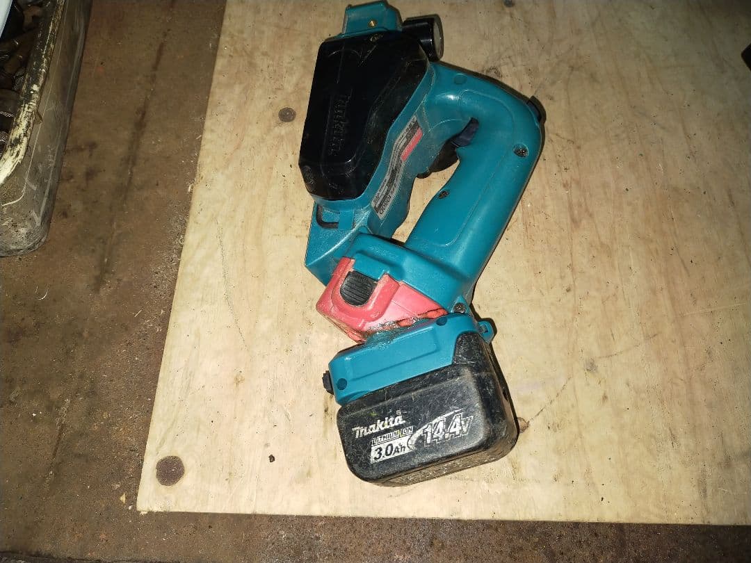 マキタ　充電式カンナ1050D バッテリーアダプター付