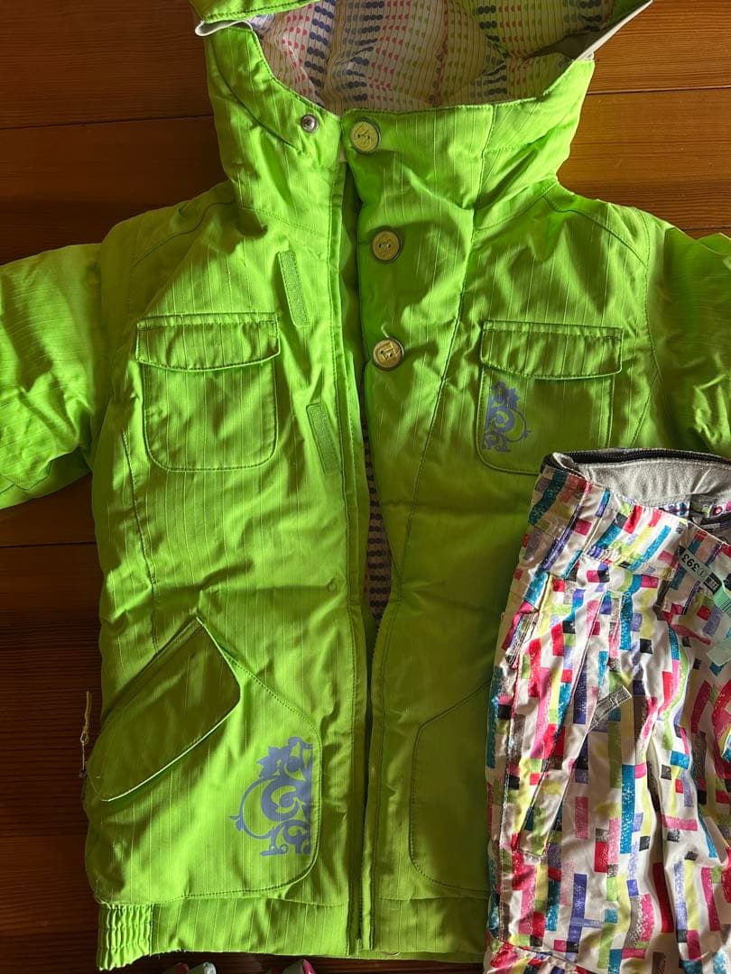 【バートン美品】子供用140cmスノーボードウェア と手袋セット