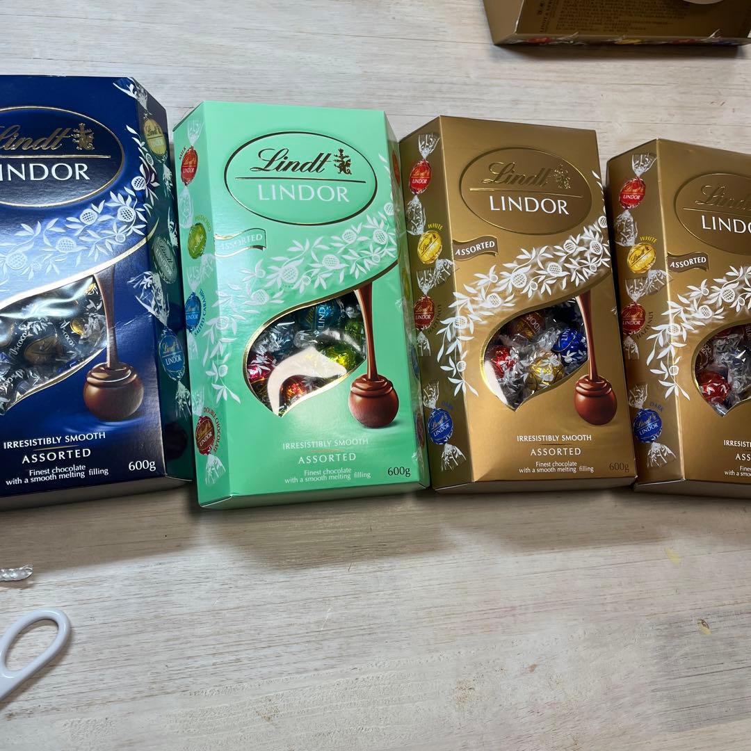 Lindt LINDOR アソート 600gx4箱