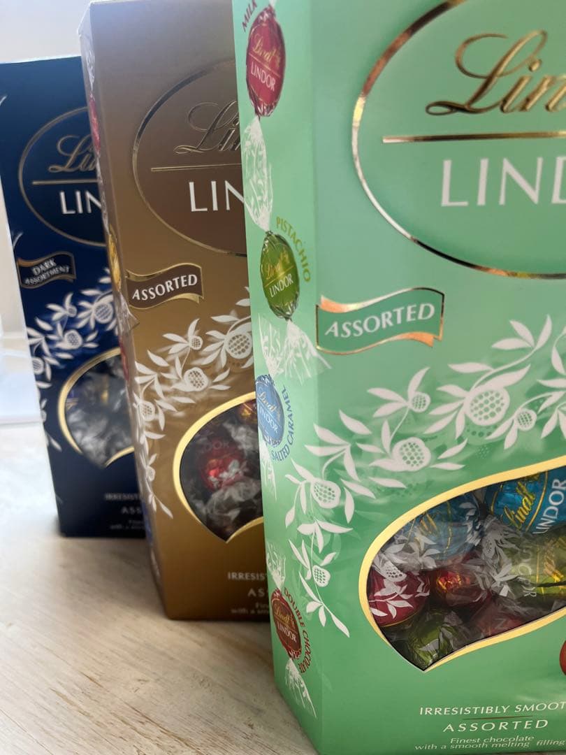Lindt LINDOR アソート 600gx4箱