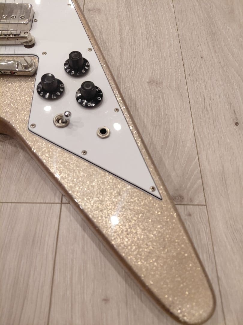 Burny LV-115KK ピンクスパークル ラルク Ken フライングV