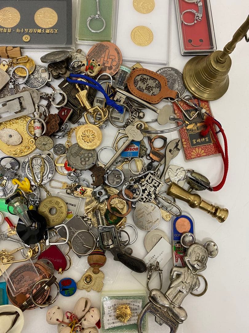3-3196 各種キーホルダー・メダル等　約4kg