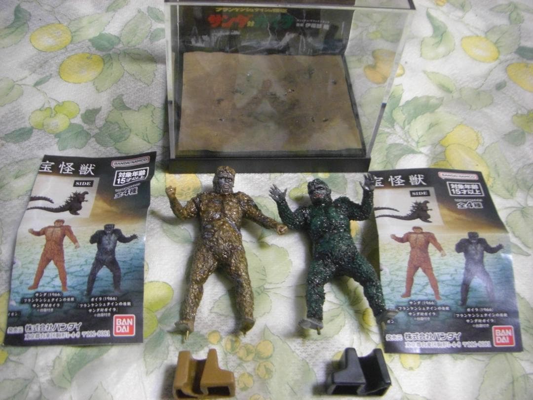 サンダ対ガイラ(1966）２体リペイント・ディスプレイケース付★ＨＧ東宝怪獣★
